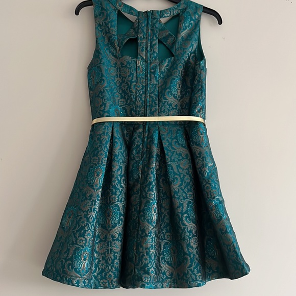 Girls Party Dress… 👗👗 - Picture 2 of 6